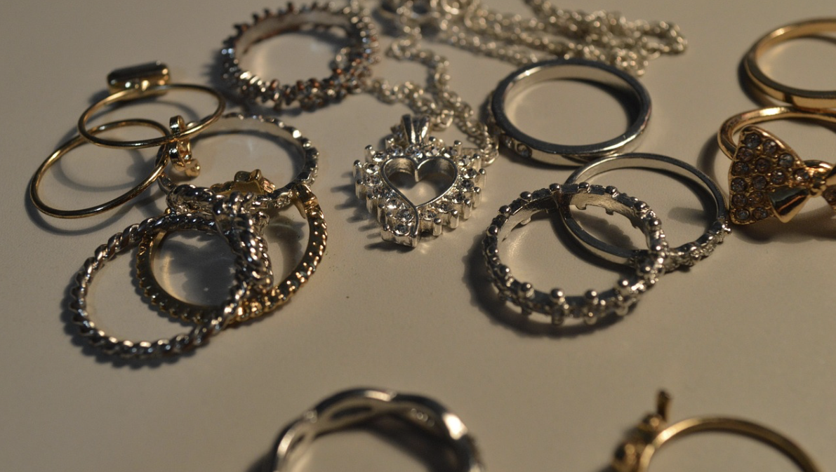 Initial Necklaces and the Rise of Personalized Jewelry in Modern Fashion